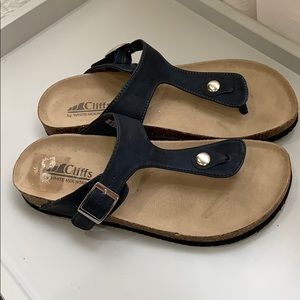 Cliffs by White Mountain Navy Sandals Size 8